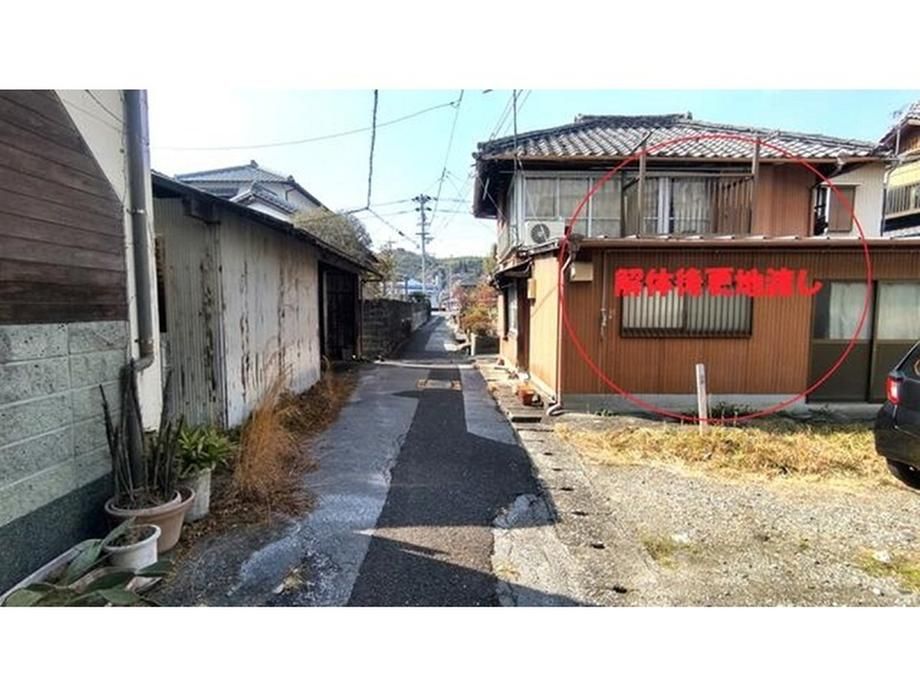 Land for Sale in Ino Town, Kochi - 389 sqm Plot - Thumbnail 2