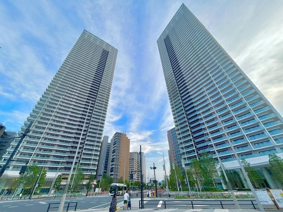Modern 3LDK Apartment for Sale in Harumi, Chuo Ward, Tokyo - Thumbnail 2