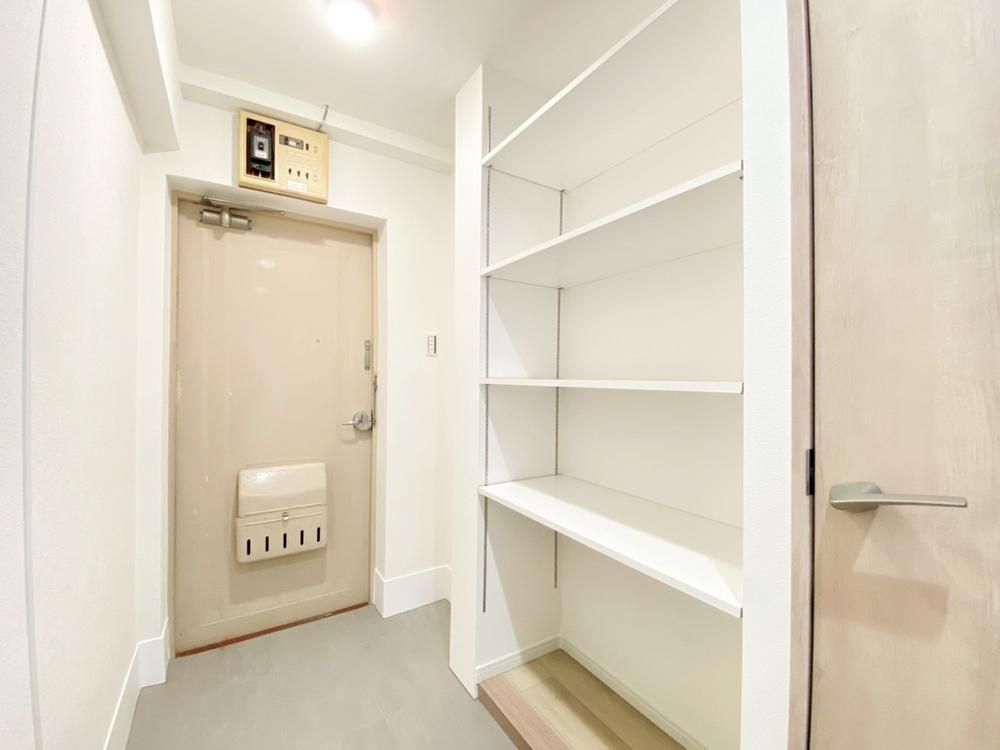 Renovated 2LDK Apartment Near Minami-Rinkan Station - Thumbnail 3