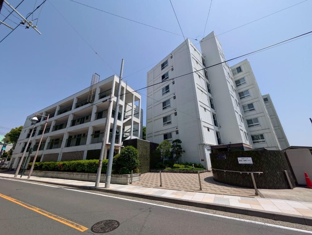 Renovated 2DK Apartment in Naka-ku, Yokohama for Sale - Thumbnail 2