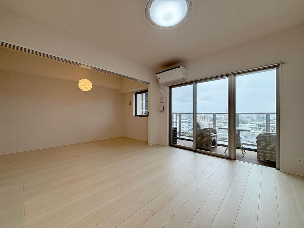 2LDK Apartment for Sale in Chatan, Okinawa - Ocean View - Thumbnail 4