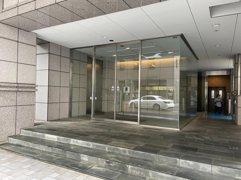 2LDK Apartment for Sale in Naka-ku, Yokohama with Ocean View - Thumbnail 2