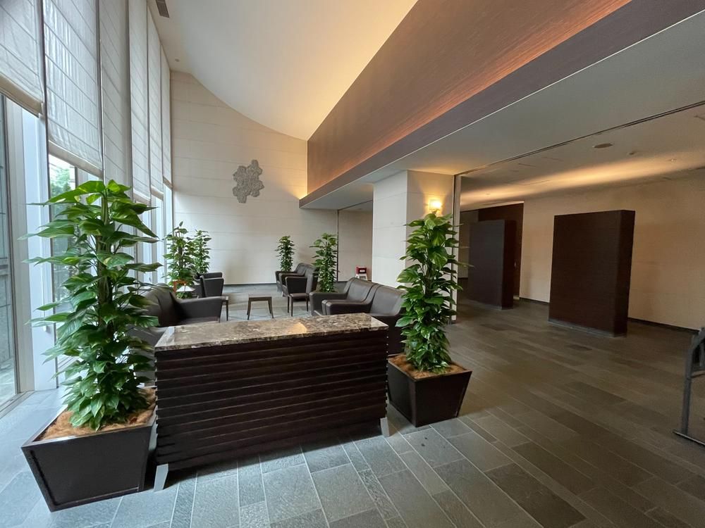 2LDK Apartment for Sale in Naka-ku, Yokohama with Ocean View - Thumbnail 4