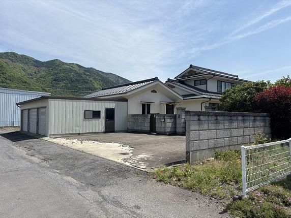 7LDK House for Sale in Ueda, Nagano - 208m2 with Garden - Thumbnail 2