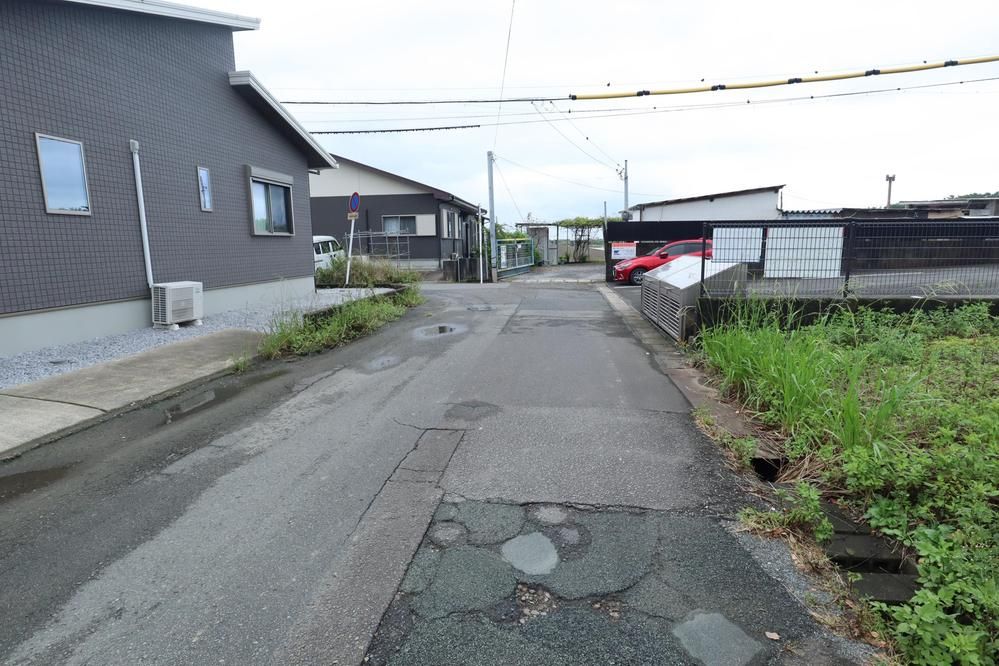 Custom-Built 4LDK House with Large Garden in Miyazaki City - Thumbnail 2