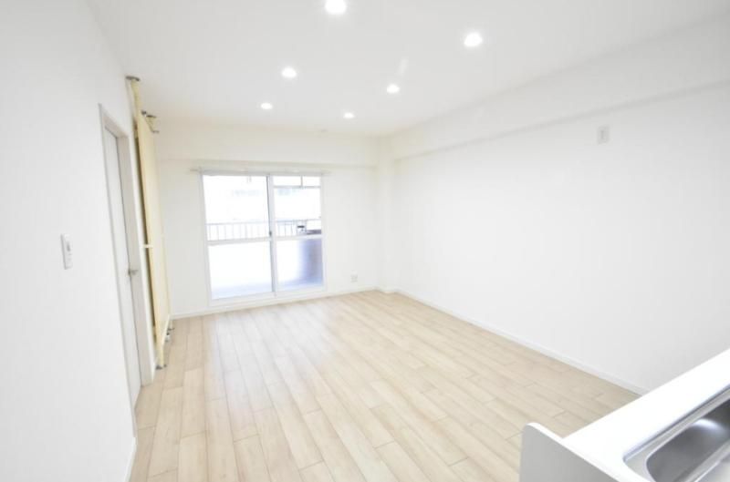 Renovated 3LDK Apartment in Sapporo Kita-ku, 69.6m² - Thumbnail 3