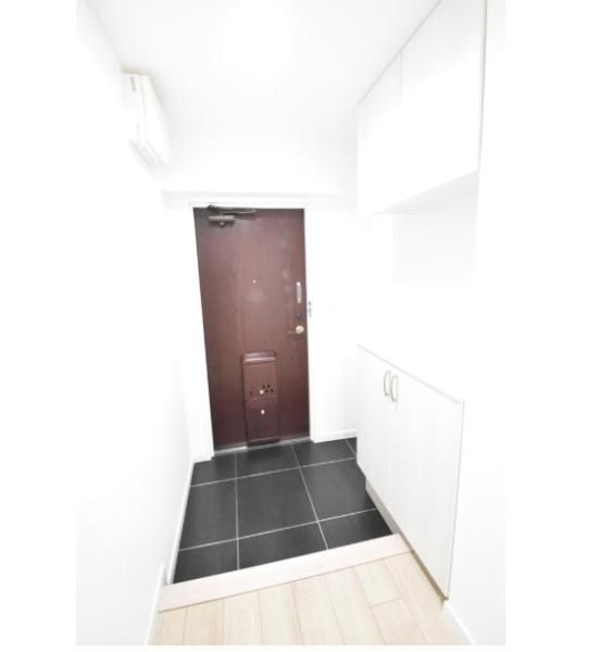 Renovated 3LDK Apartment in Sapporo Kita-ku, 69.6m² - Thumbnail 2