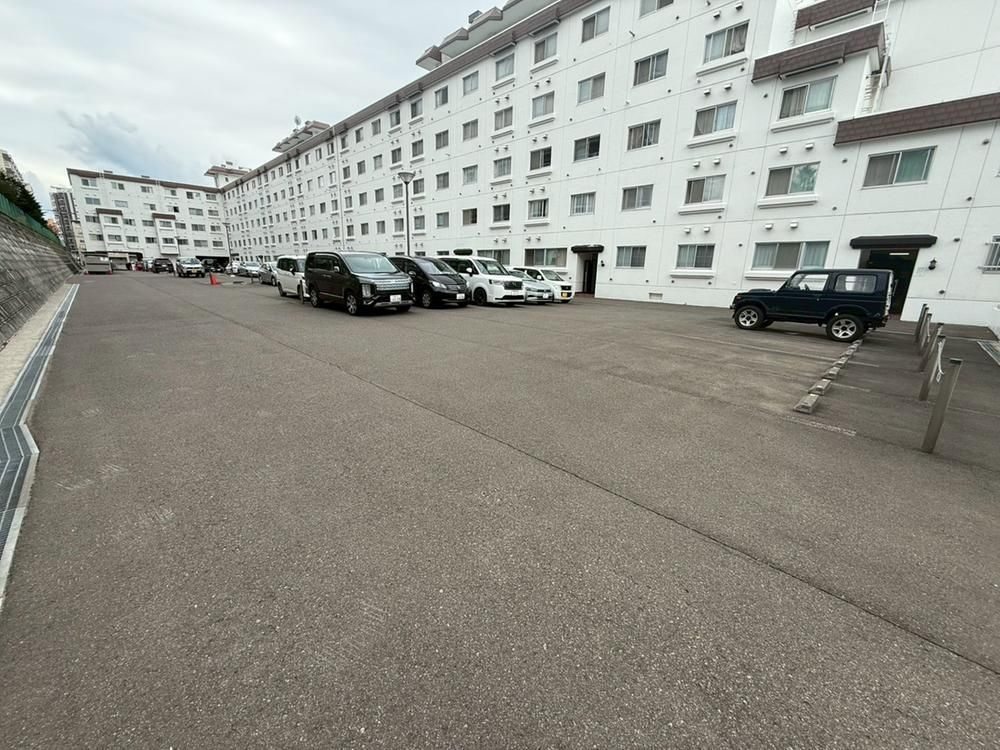 Renovated 2LDK Apartment near Sumikawa Station, Sapporo - Thumbnail 2