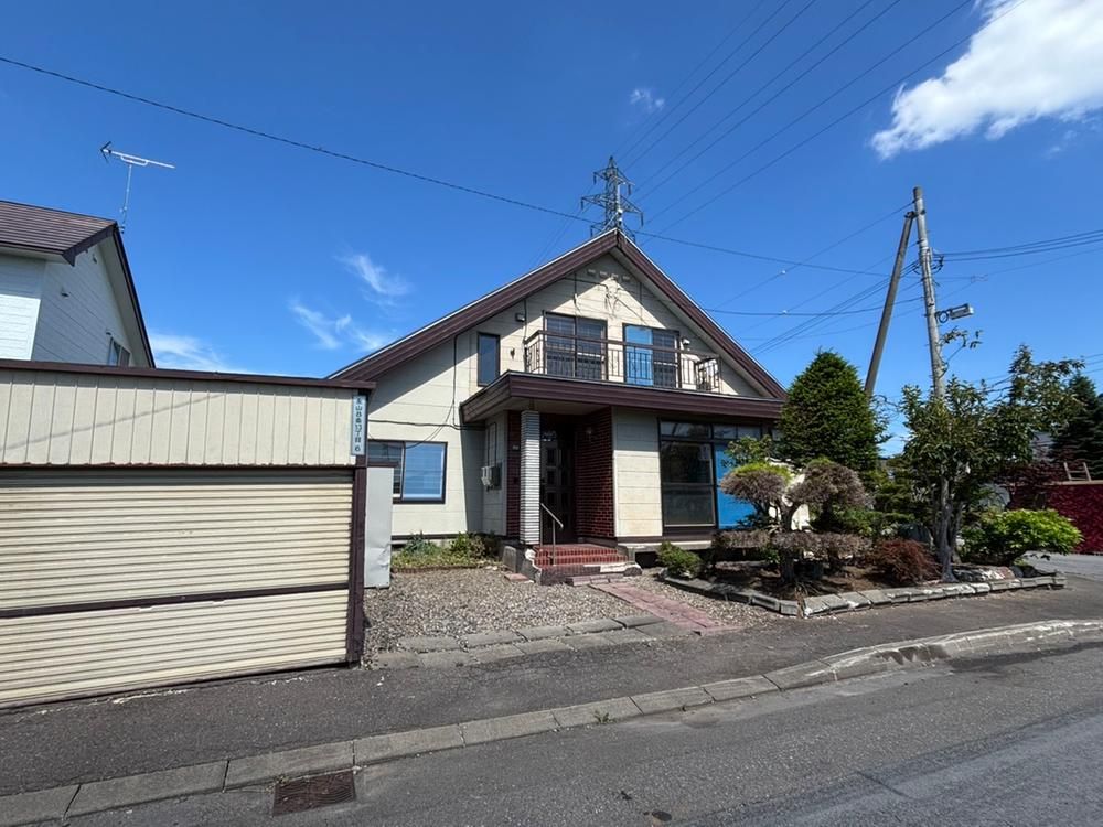 4LDK Detached House for Renovation in Asahikawa, Hokkaido - Thumbnail 2
