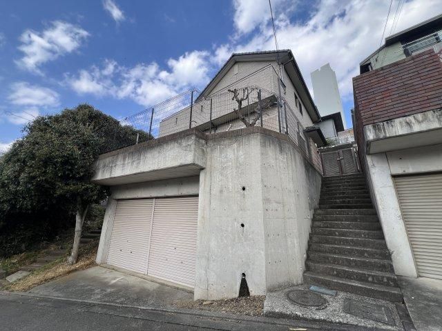 4LDK Detached House with Large Garden in Machida, Tokyo - Thumbnail 3