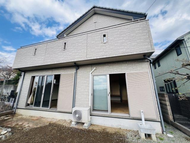 4LDK Detached House with Large Garden in Machida, Tokyo - Thumbnail 2