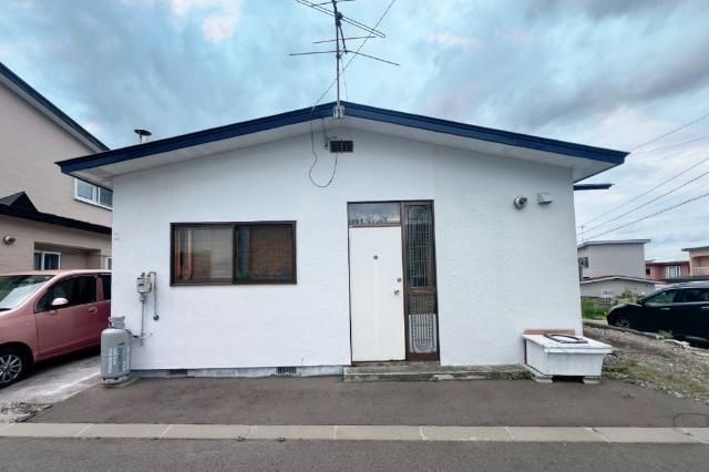 2LDK Single-Story House in Otofuke, Hokkaido - 8.5 Million Yen - Thumbnail 2