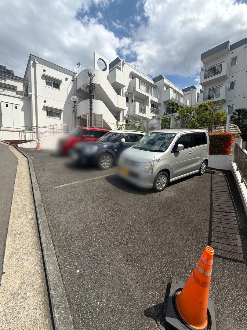 3LDK Apartment for Sale in Yokohama Konan Ward, 64.8 sqm - Thumbnail 2