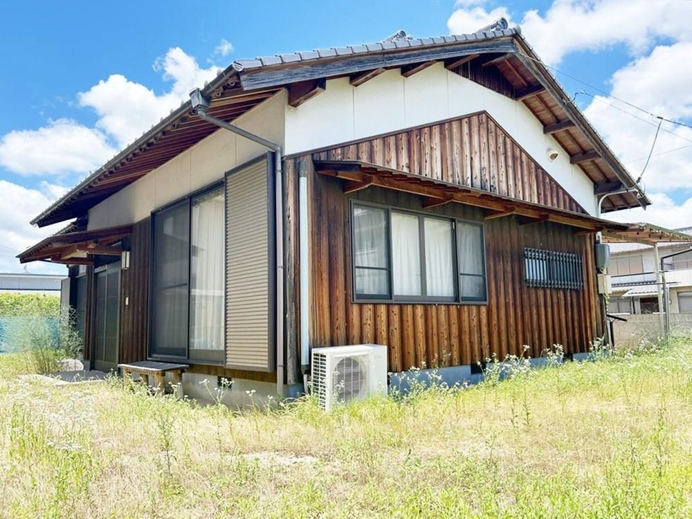 3DK House for Sale in Asakuchi, Okayama - 148.61m2 - Thumbnail 2