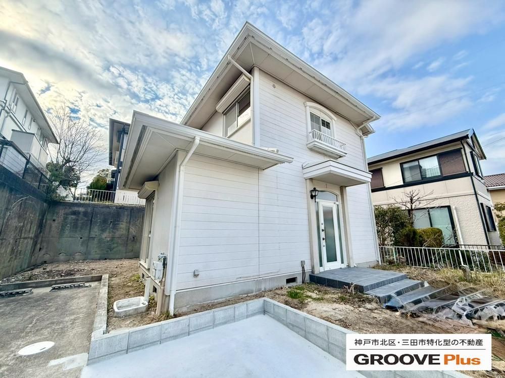 4LDK House for Sale in Kobe Kita-ku, 105.99m², Near Kitasuzurandai - Thumbnail 2