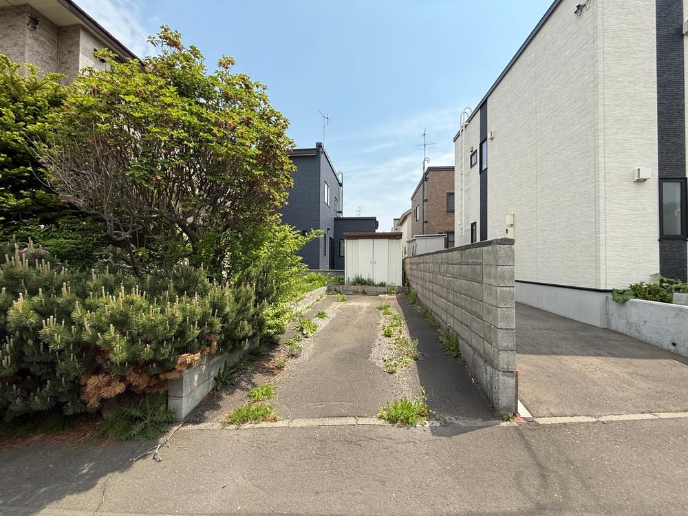 4LDK Corner Lot House for Renovation in Atsubetsu-ku, Sapporo - Thumbnail 2