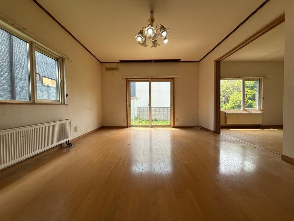 4LDK Corner Lot House for Renovation in Atsubetsu-ku, Sapporo - Thumbnail 3