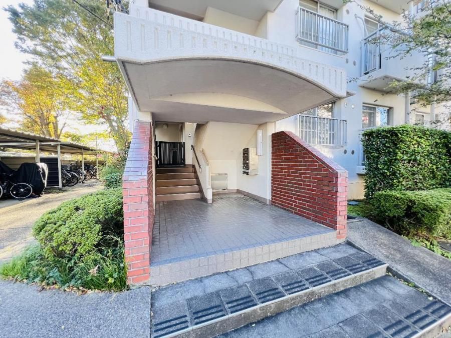 3LDK Apartment for Sale in Kashiwa, Chiba - 90.57m² - Thumbnail 2