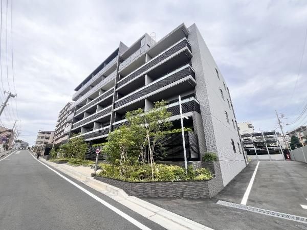 2LDK Apartment for Sale in Funabashi, Chiba - 65.83m² - Thumbnail 2