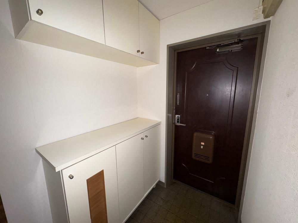 Spacious 4LDK Apartment for Sale in Otaru, Hokkaido - Image 1