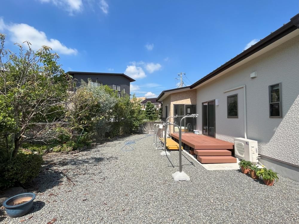 3LDK Custom Single-Story Home with Large Garden in Fujinomiya - Thumbnail 2