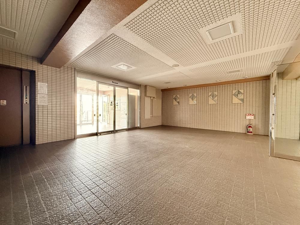 Renovated 2LDK+S Apartment in Isogo, Yokohama - 60.15m² - Thumbnail 3