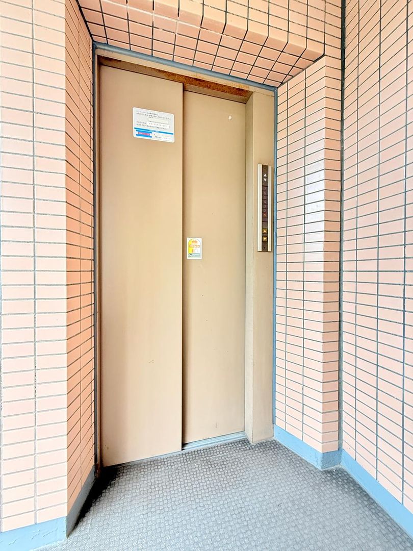 Renovated 2LDK+S Apartment in Isogo, Yokohama - 60.15m² - Thumbnail 2