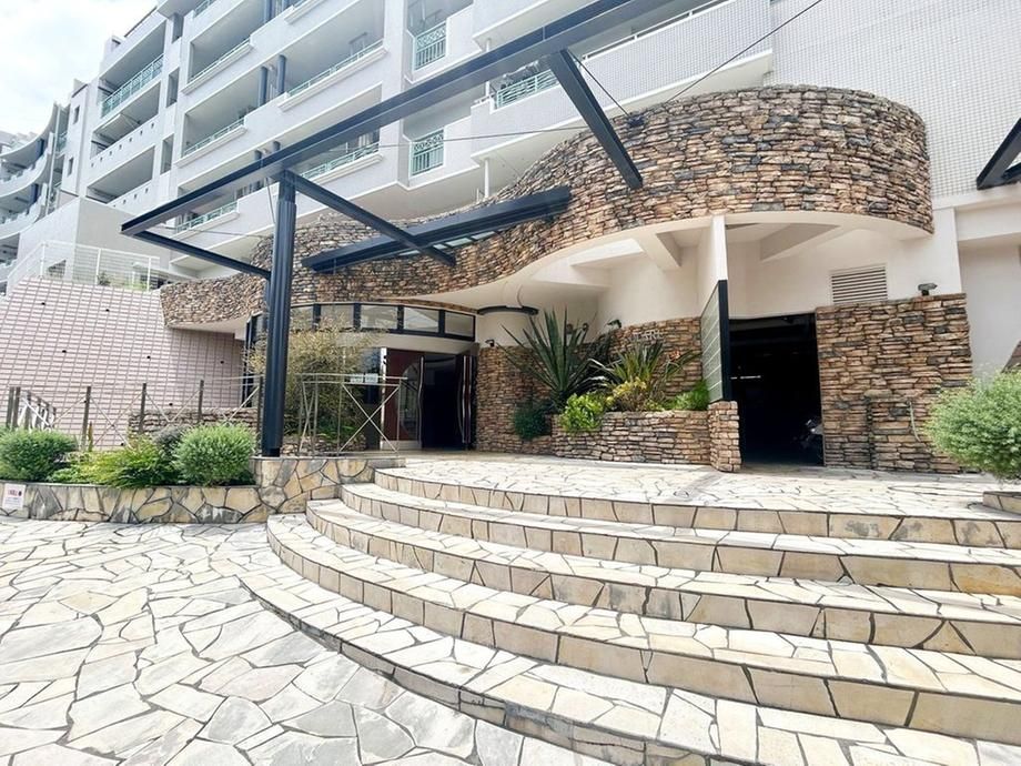 3LDK Renovated Apartment in Kawasaki, 68.79m2, 29.8M Yen - Thumbnail 2