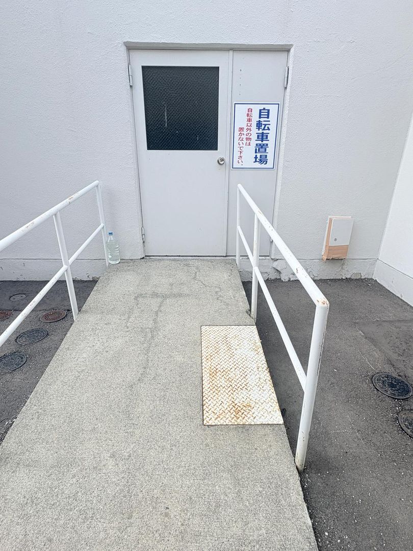 Renovated 1LDK Apartment in Sapporo's Shiroishi Ward - Thumbnail 2