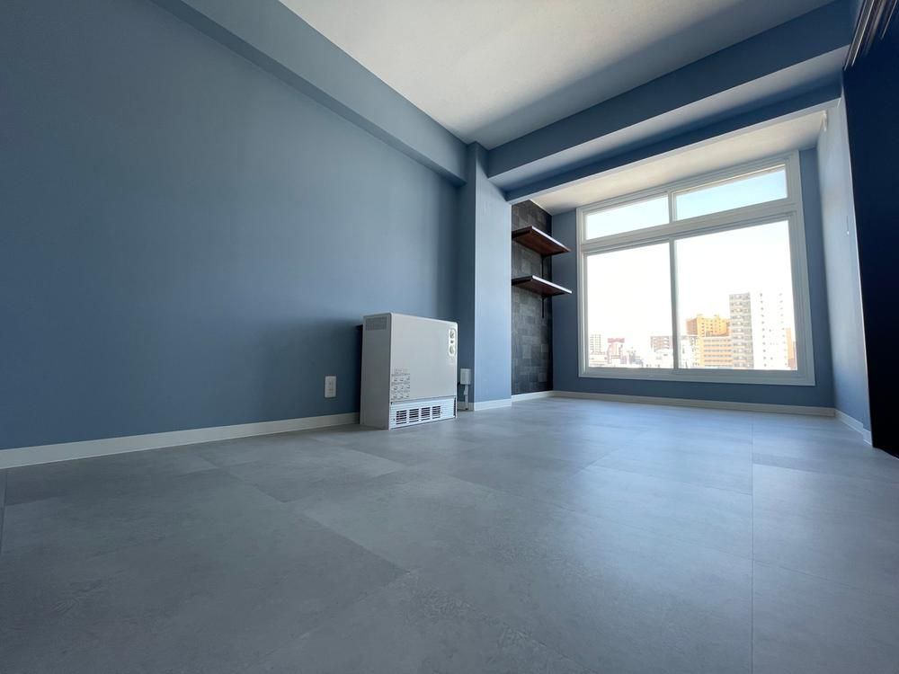Renovated 1LDK Apartment in Sapporo's Shiroishi Ward - Thumbnail 3