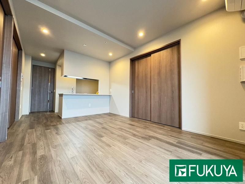 New 3LDK Apartment for Sale in Nishi Ward, Osaka - 70.74m² - Thumbnail 2