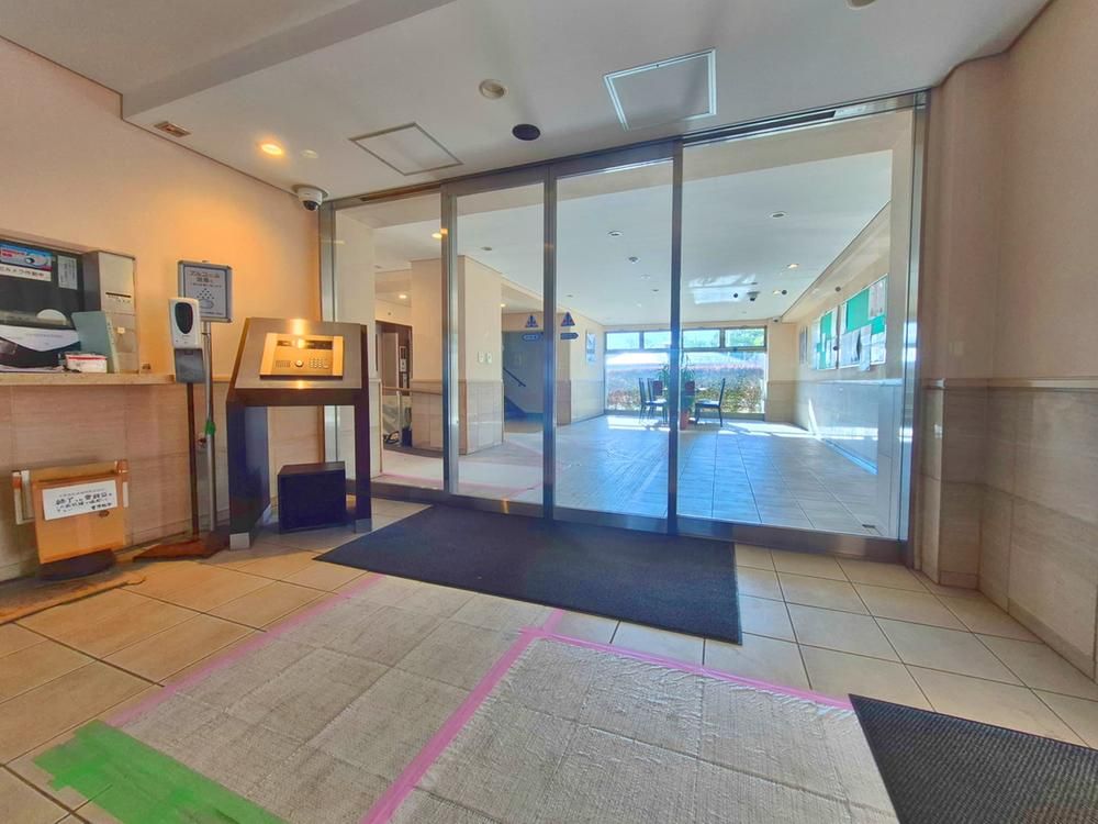 Top-Floor 3LDK Renovated Apartment in Funabashi, Chiba - Thumbnail 2