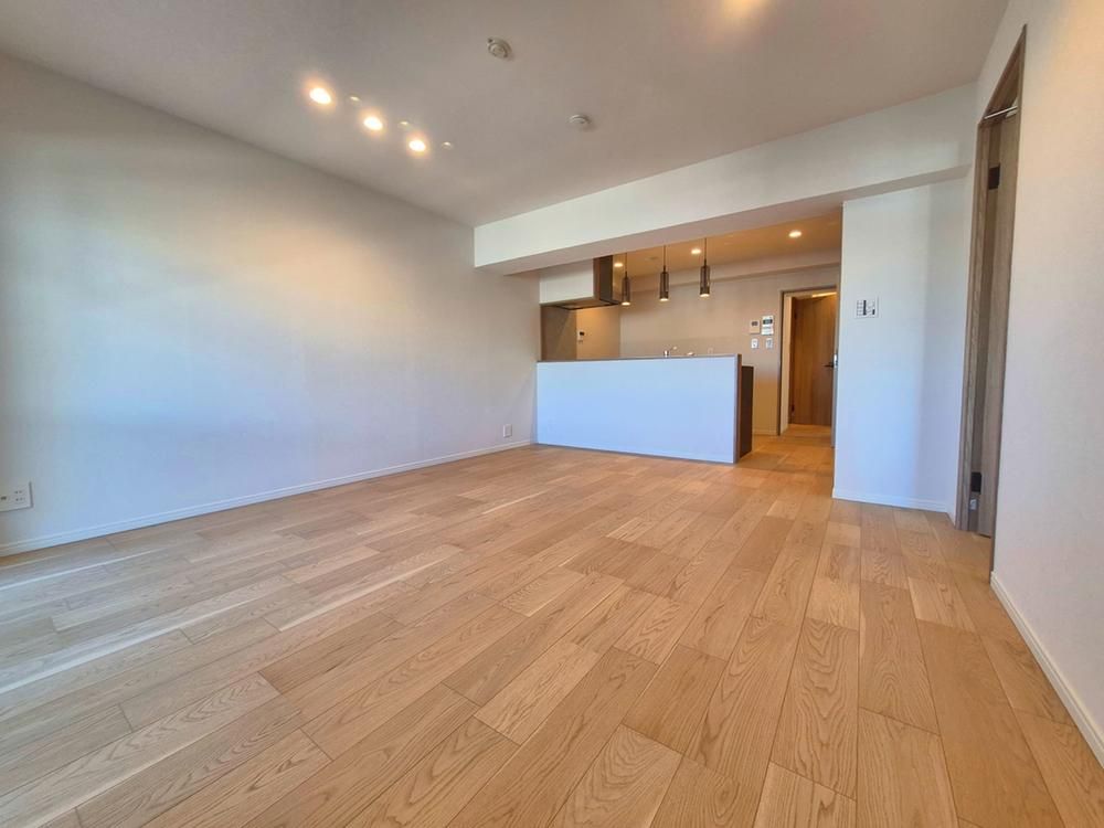 Top-Floor 3LDK Renovated Apartment in Funabashi, Chiba - Thumbnail 4