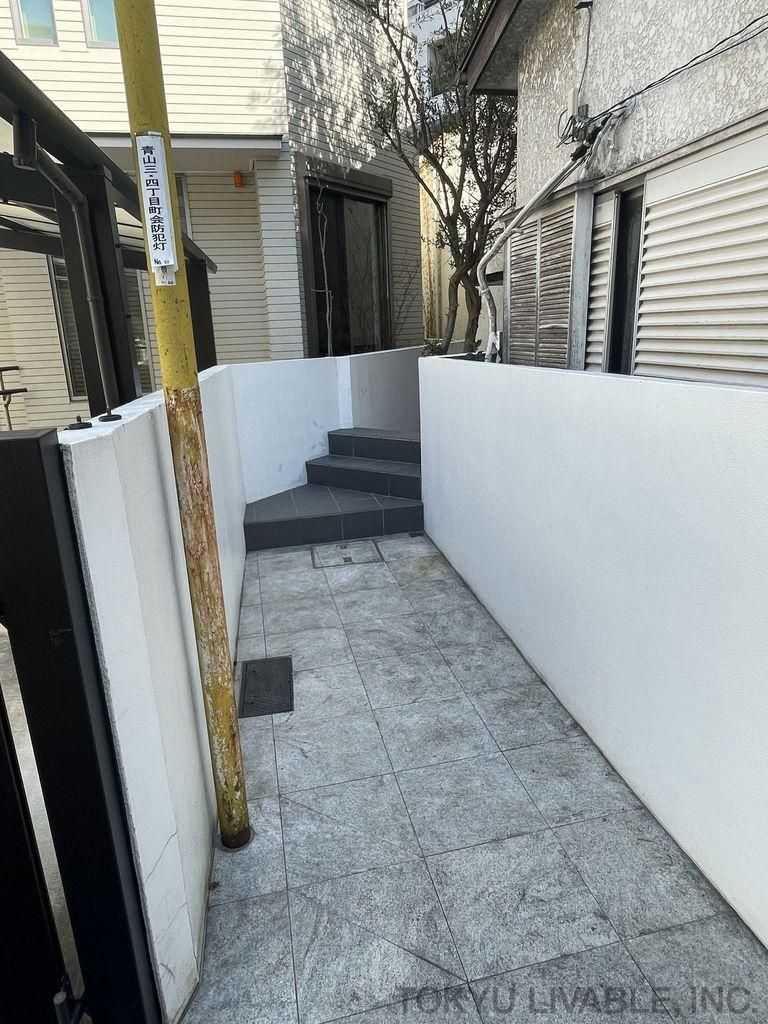Minami Aoyama 4-Chome 1LDK+S House for Sale in Minato-ku Tokyo - Thumbnail 4