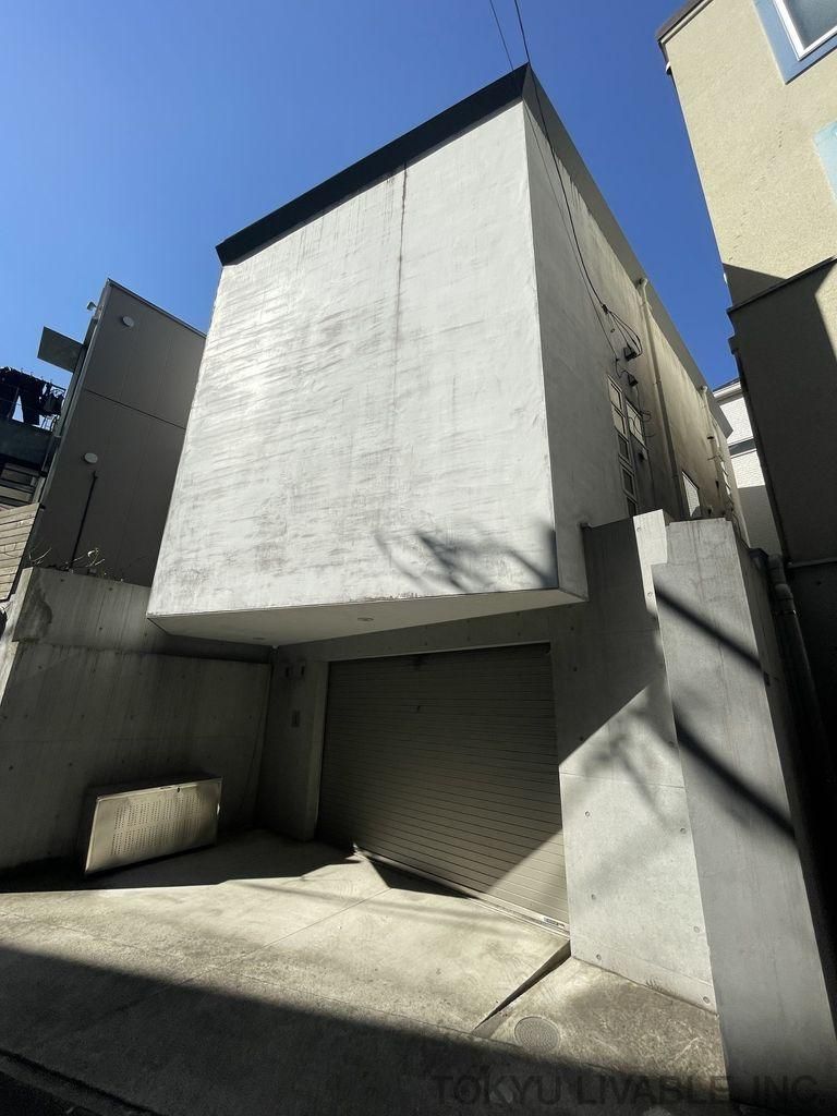 Minami Aoyama 4-Chome 1LDK+S House for Sale in Minato-ku Tokyo - Thumbnail 2
