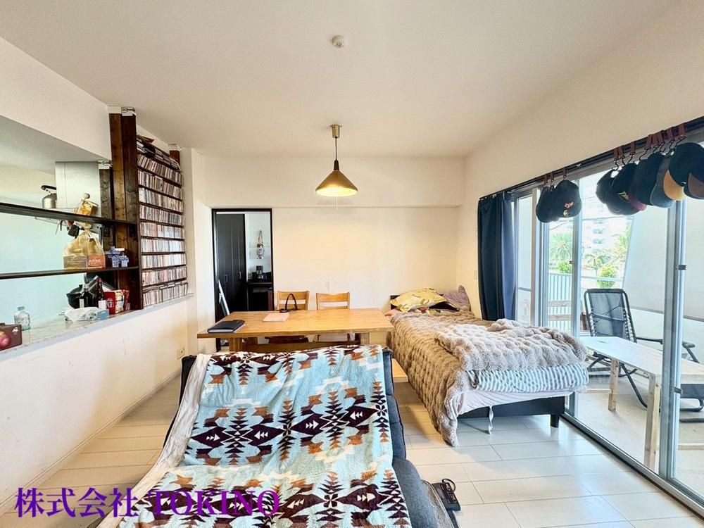 2LDK Apartment for Sale in Chatan, Okinawa - 83.64 sqm - Thumbnail 3