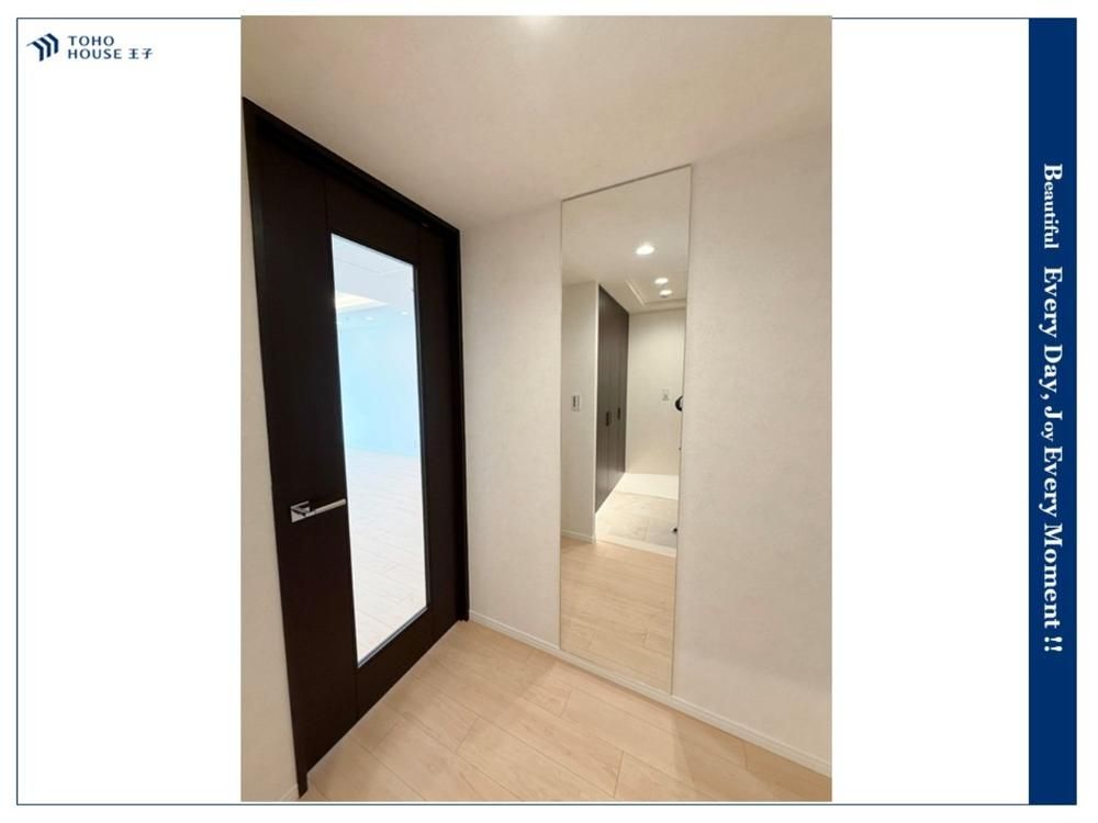 2LDK Apartment for Sale in Toshima City, Tokyo - 67.98 sqm - Thumbnail 2