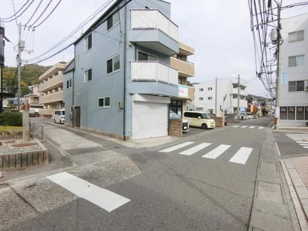 4LDK House near JR Akinakano Station, Hiroshima | 24.8M Yen - Thumbnail 2