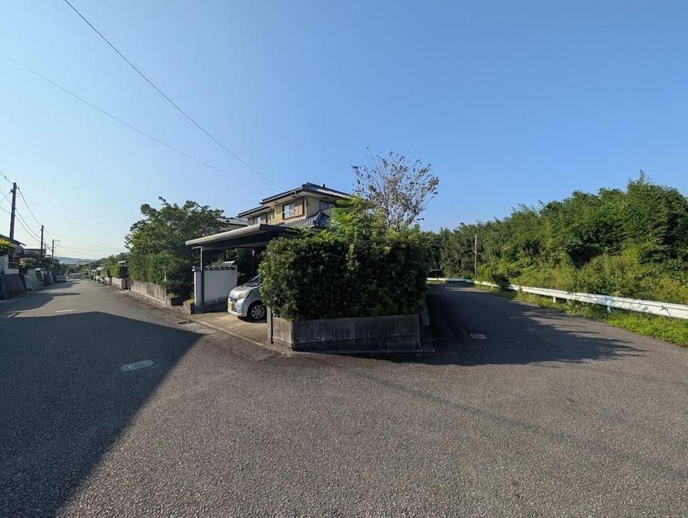 Spacious 6DK House on Corner Lot in Miyazaki City - Thumbnail 3