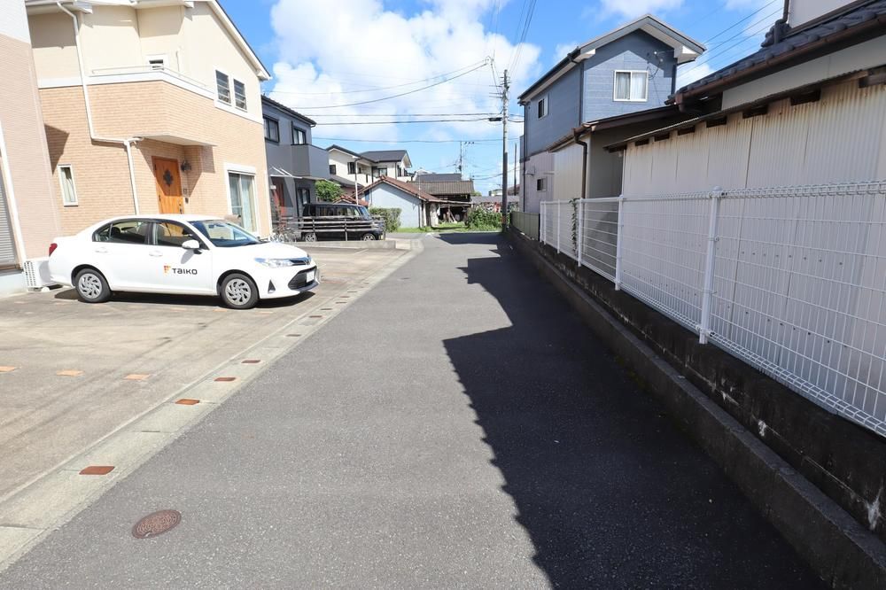 4LDK Resale House in Miyazaki City with Parking - Thumbnail 3