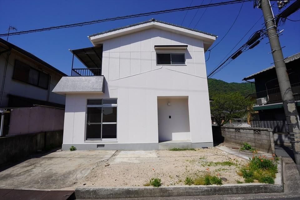 Renovated 3LDK+S House for Sale in Fukuyama, Hiroshima - Thumbnail 2