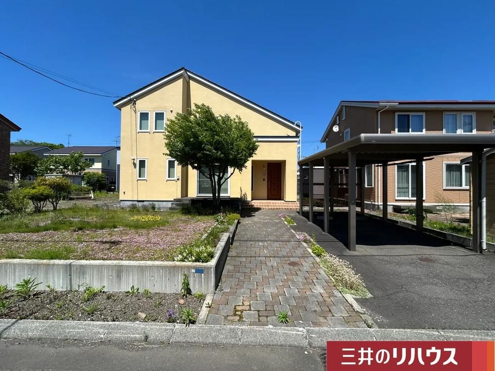 Custom-Built 2LDK+S House with Garden in Eniwa, Hokkaido - Thumbnail 2