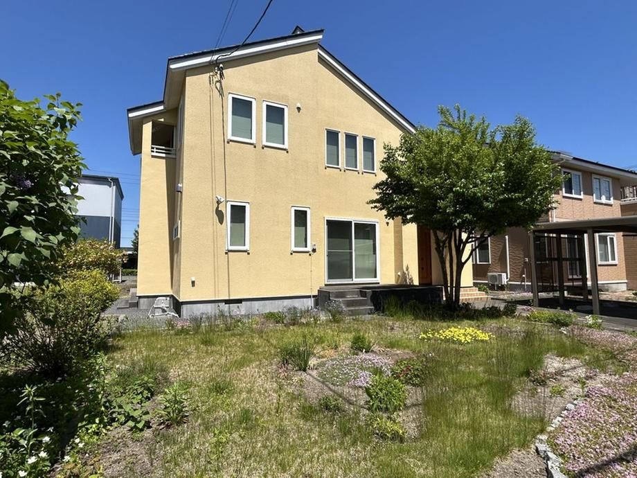 Custom-Built 2LDK+S House with Garden in Eniwa, Hokkaido - Thumbnail 4