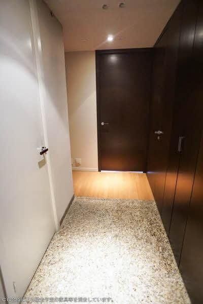 2LDK Apartment for Sale in Minato Mirai, Yokohama - Thumbnail 4