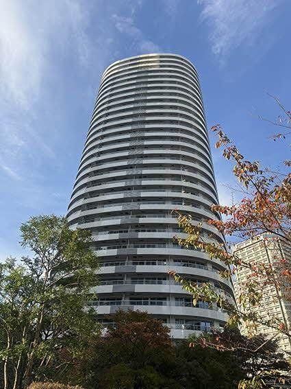2LDK Apartment for Sale in Minato Mirai, Yokohama - Thumbnail 2