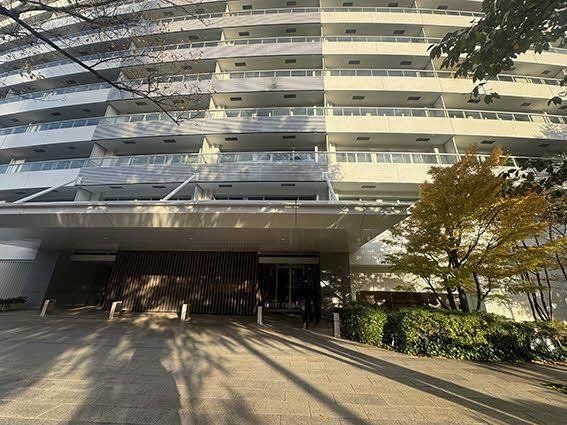 2LDK Apartment for Sale in Minato Mirai, Yokohama - Thumbnail 3