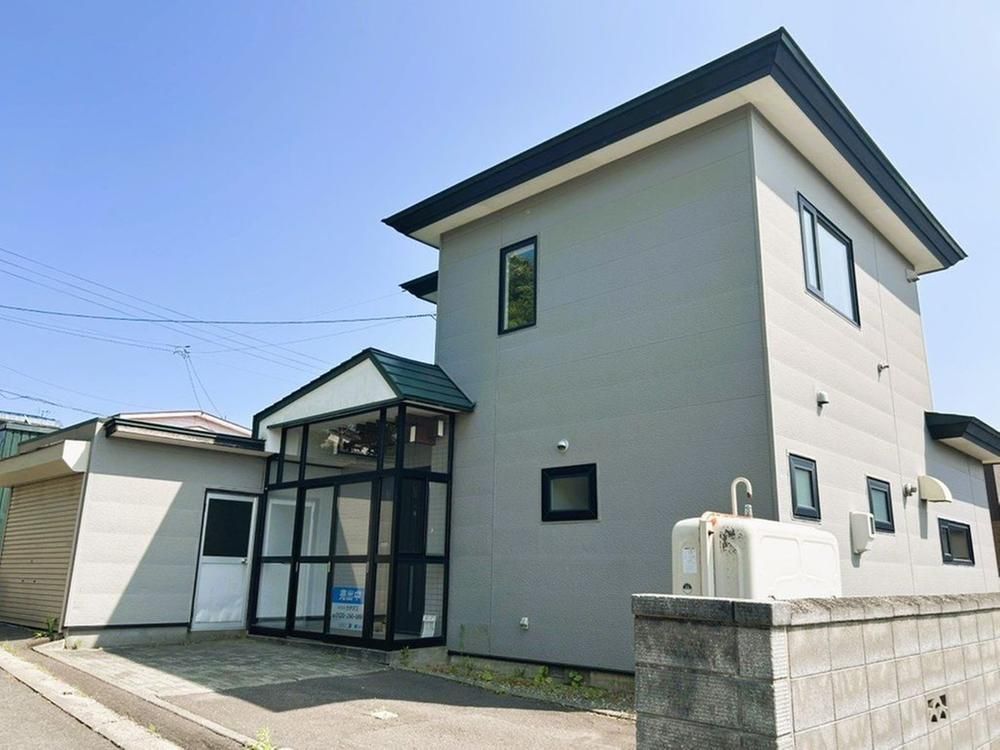 Renovated 4LDK House for Sale in Muroran, Hokkaido - Thumbnail 2