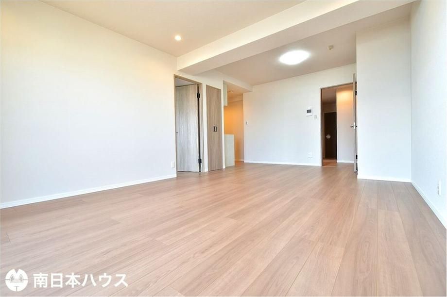 4LDK Renovated Corner Apartment in Kagoshima City - Thumbnail 2