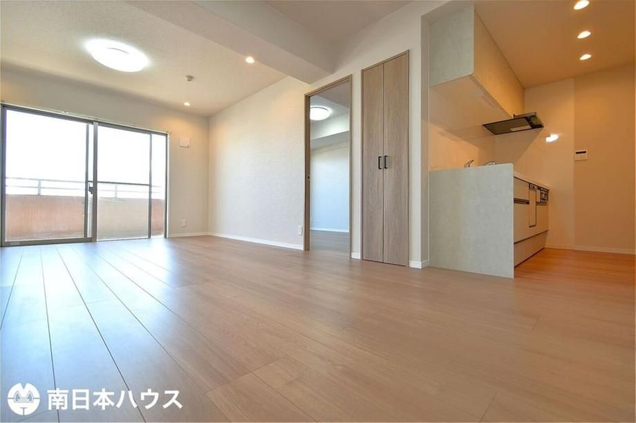 4LDK Renovated Corner Apartment in Kagoshima City - Thumbnail 3