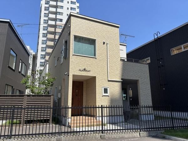 3LDK+S House for Sale in Chuo-ku, Sapporo Near Maruyama Park Station - Image 1